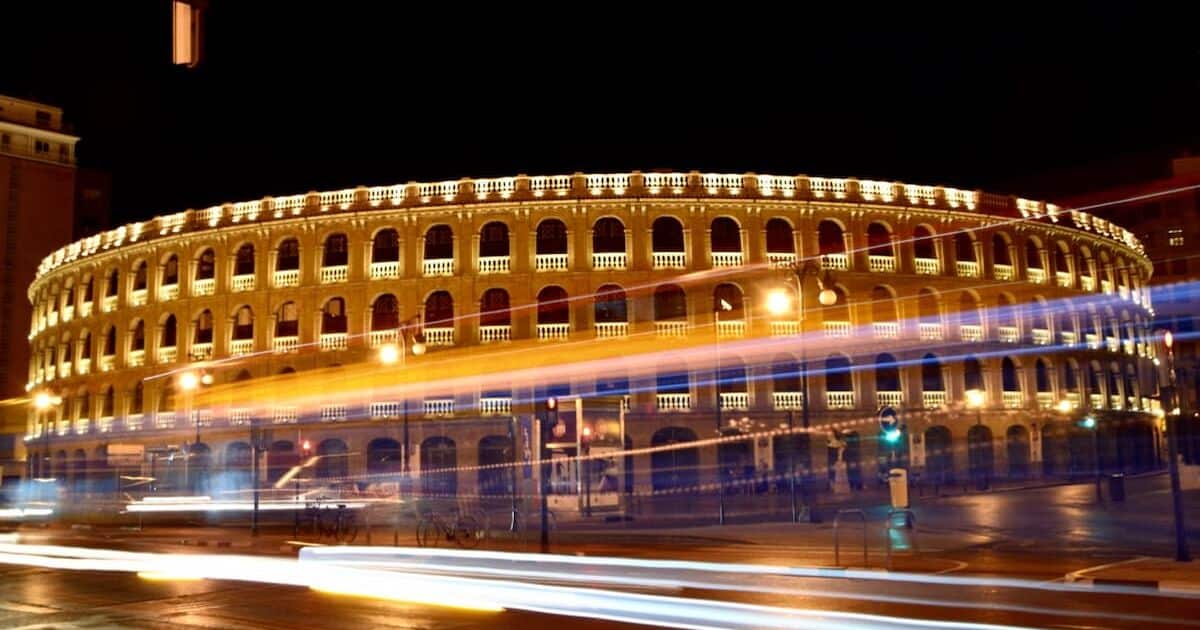Arène de Valence de nuit