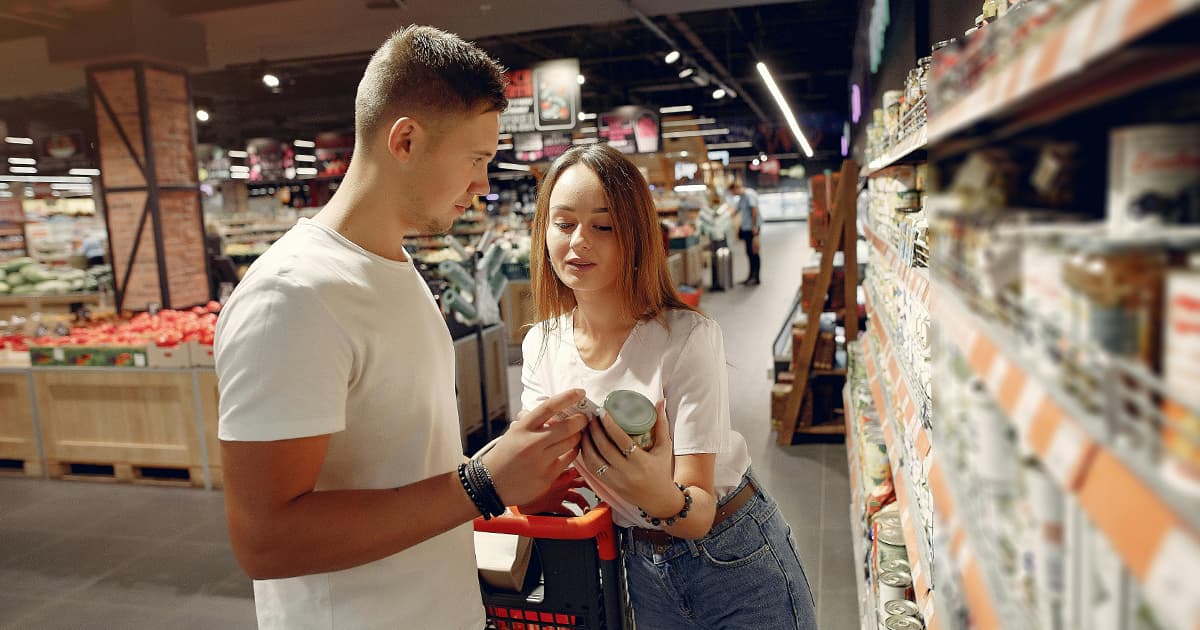 couple-dans-un-supermarché-en-Espagne Couple dans un supermarché en Espagne