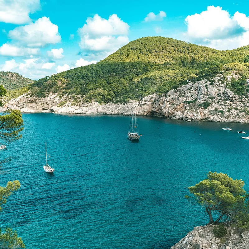 lagon-de-ibiza Bateaux dans une baie à Ibiza