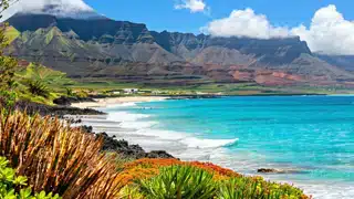 Vue sur une plage aux eaux cristallines à Fuerteventura, Canaries