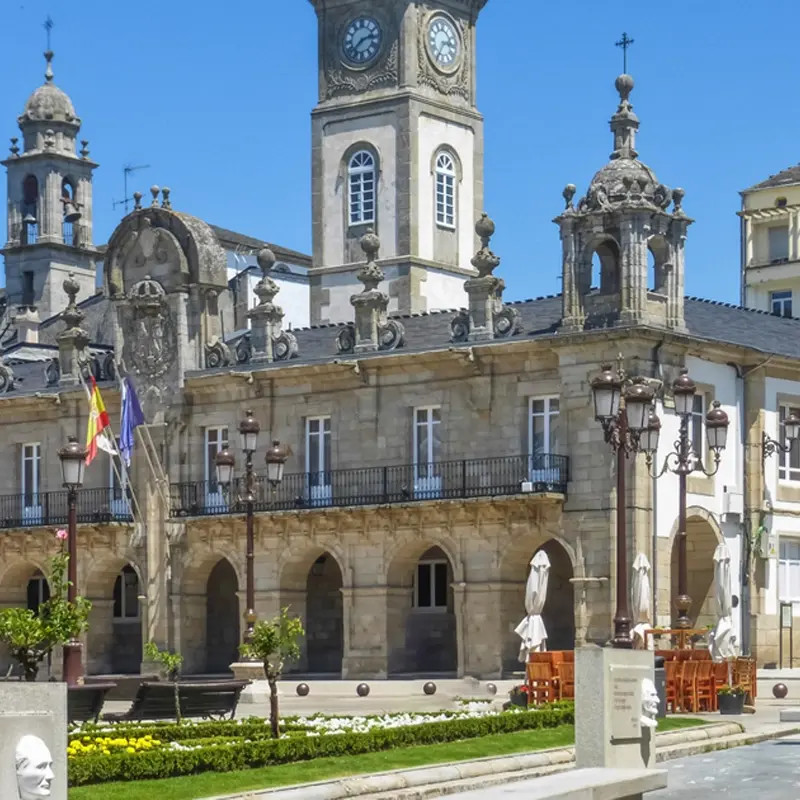 Lugo1 Façade baroque de la mairie de Lugo avec sa tour de l’horloge emblématique