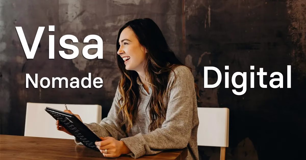 MetaImg + Txt – Visa nomade digital Femme souriante travaillant en ligne avec une tablette – Visa nomade digital Espagne