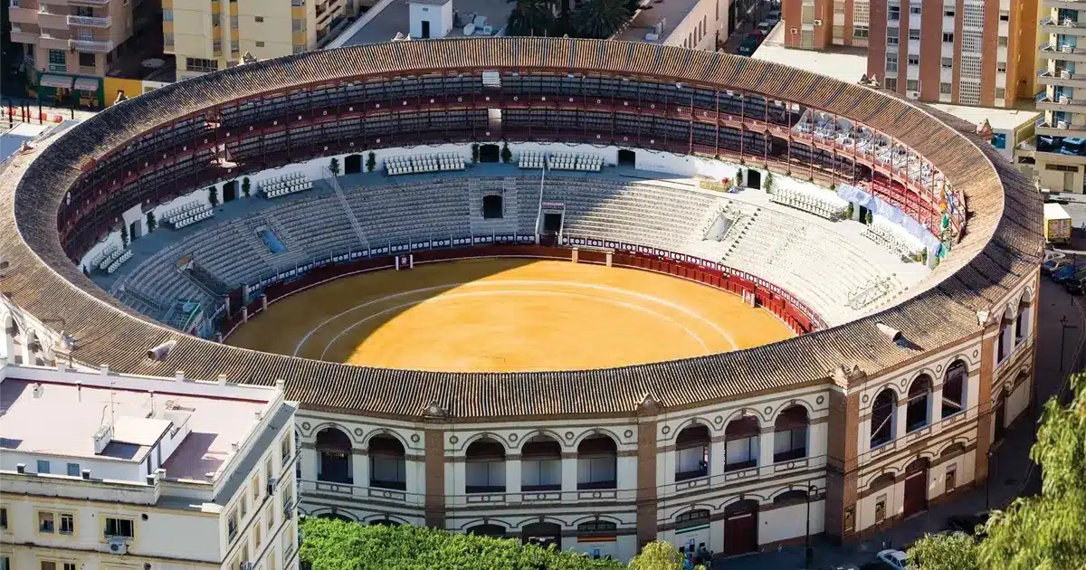 Malaga Plaza de Toros Vue aérienne de la Plaza de Toros de Málaga, arène de corrida emblématique