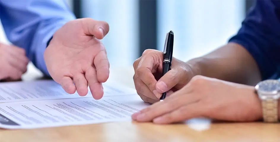 clauses-pieges-contrat-hypothecaire-espagne Signature d’un contrat hypothécaire en Espagne avec explication des clauses sensibles et pièges à éviter