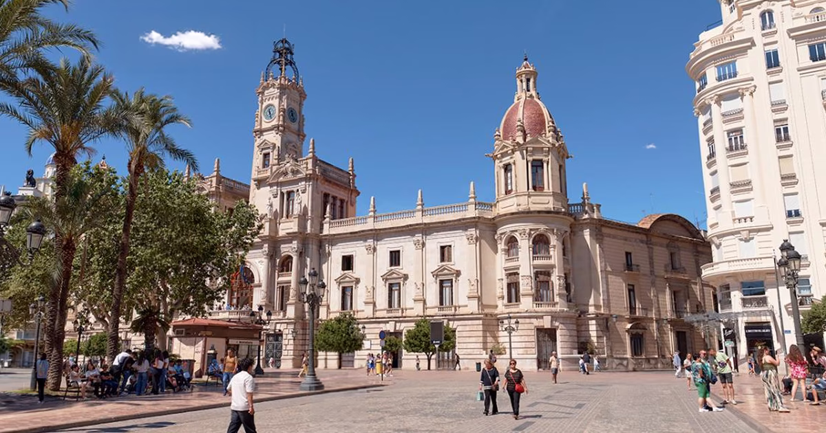 valencia Mairie de Valencia très proche du bureau de Olé Immobilier