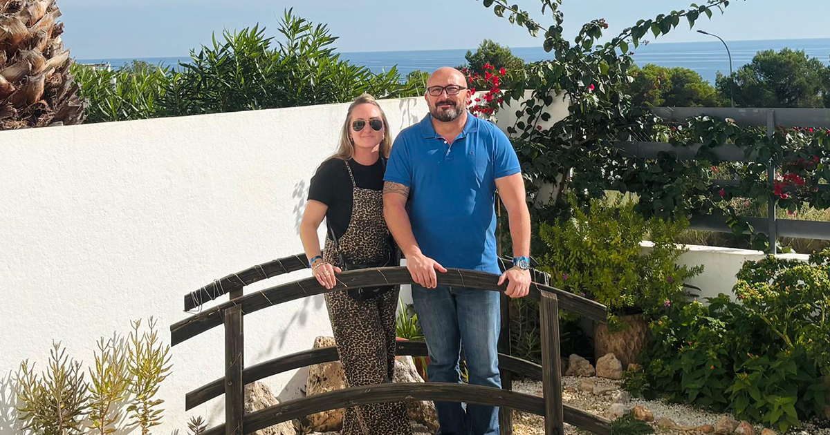 Couple dans leur jardin à Peníscola